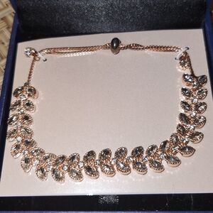 Leaf bracelet